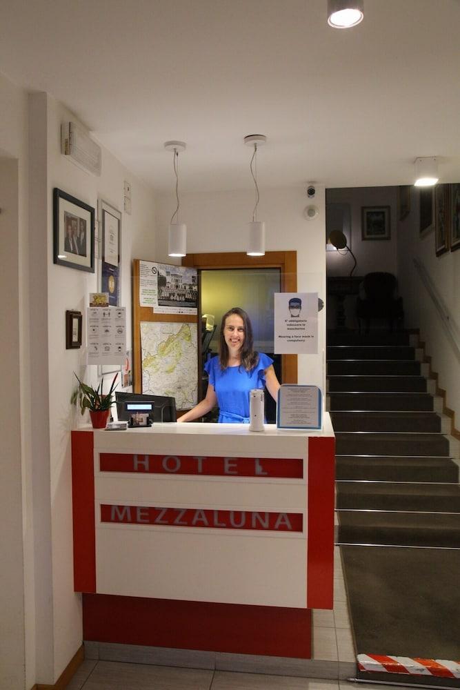 Hotel Mezzaluna Treviso Exterior photo