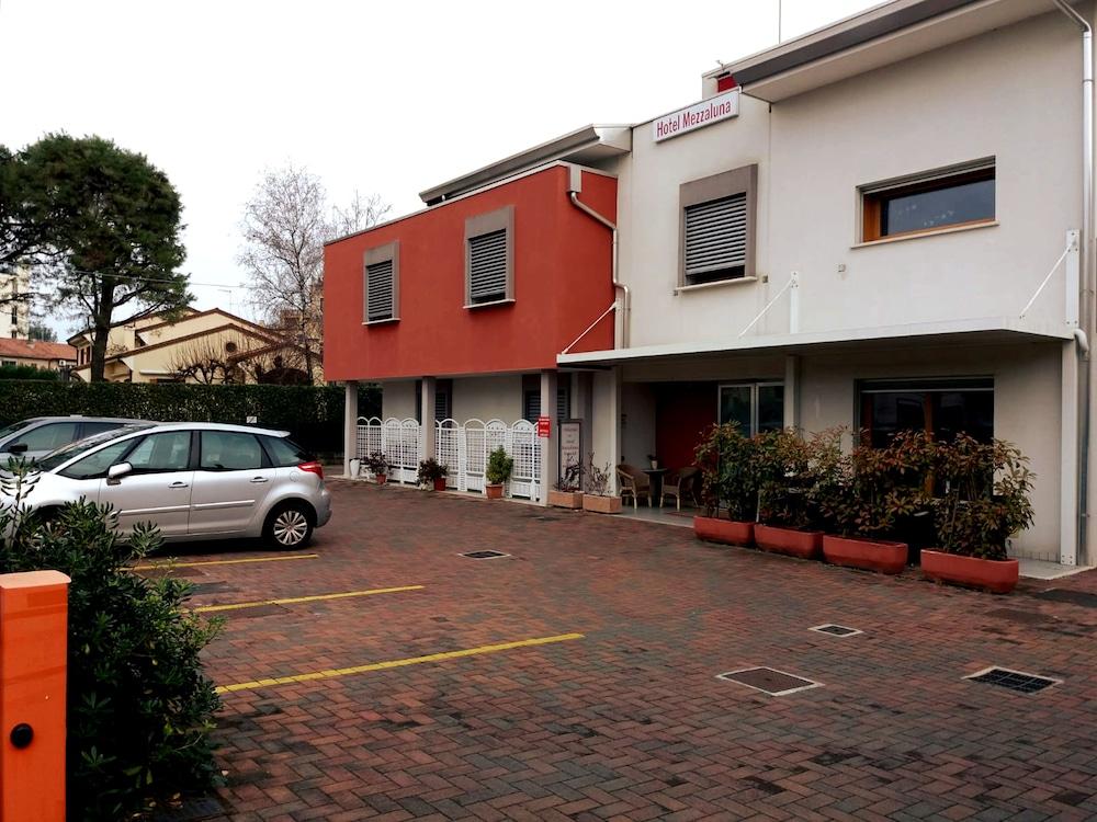 Hotel Mezzaluna Treviso Exterior photo
